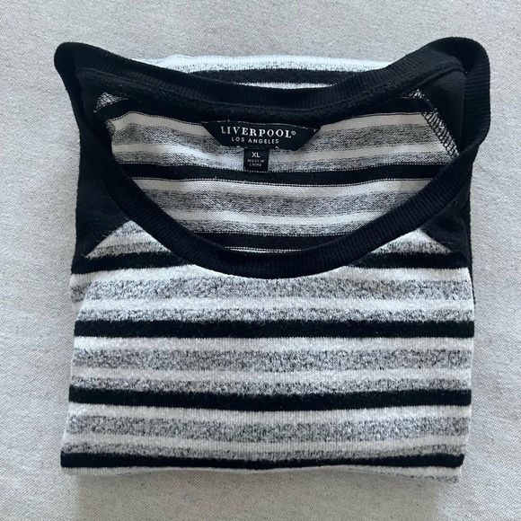 🔳 LIVERPOOL Black, White and Grey Round-neck Sweater - Picture 4 of 8